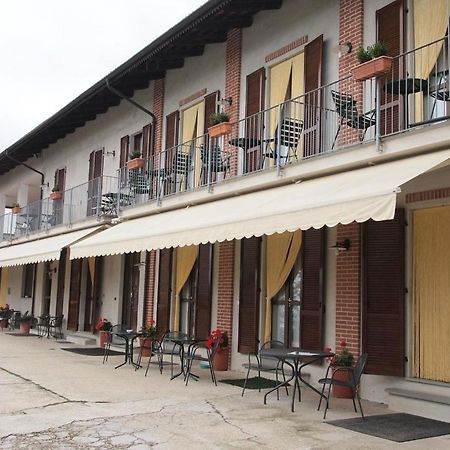 Agriturismo Le Viole Barolo Bagian luar foto
