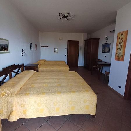 Agriturismo Le Viole Barolo Bagian luar foto