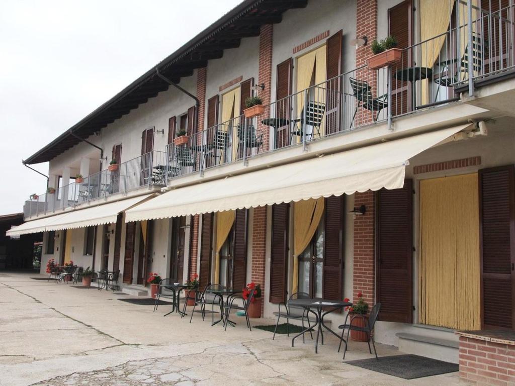 Agriturismo Le Viole Barolo Bagian luar foto
