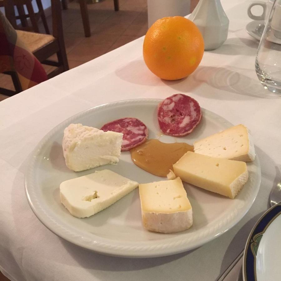 Agriturismo Le Viole Barolo Bagian luar foto