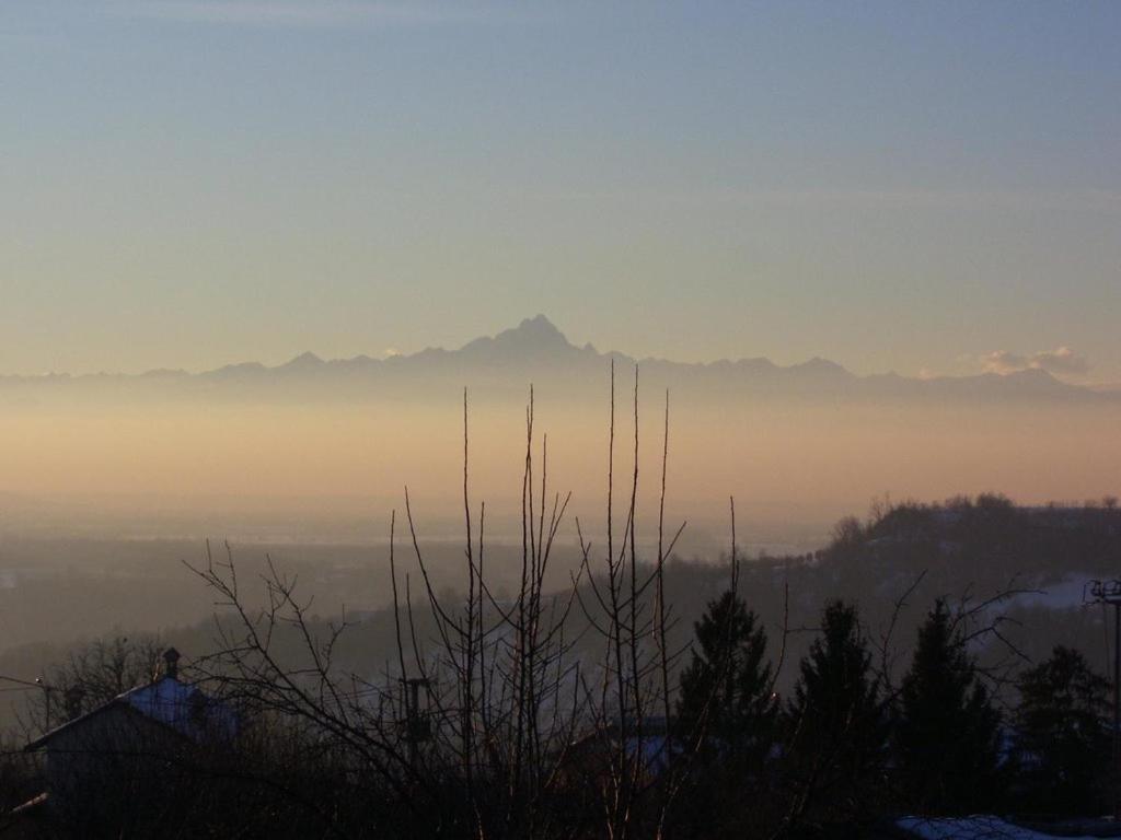 Agriturismo Le Viole Barolo Bagian luar foto