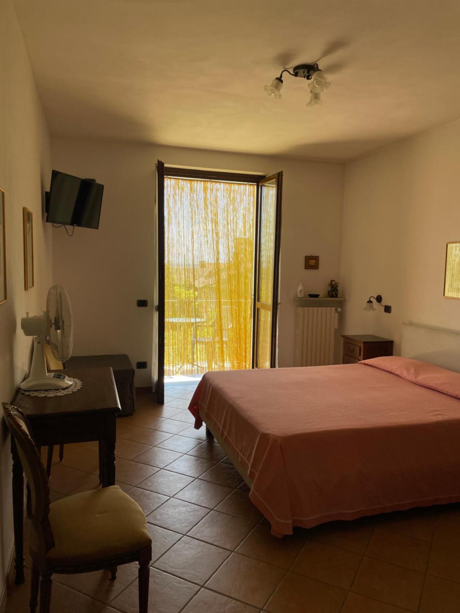 Agriturismo Le Viole Barolo Bagian luar foto