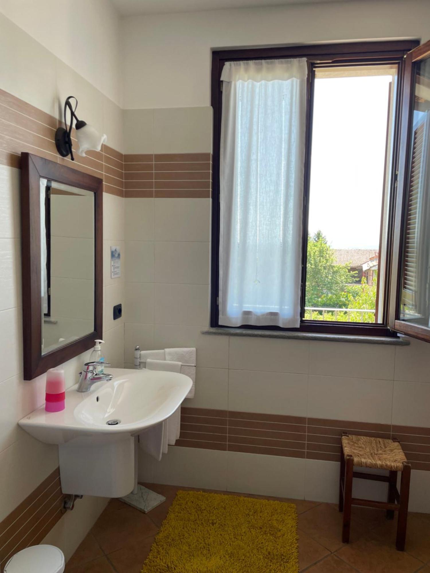 Agriturismo Le Viole Barolo Bagian luar foto
